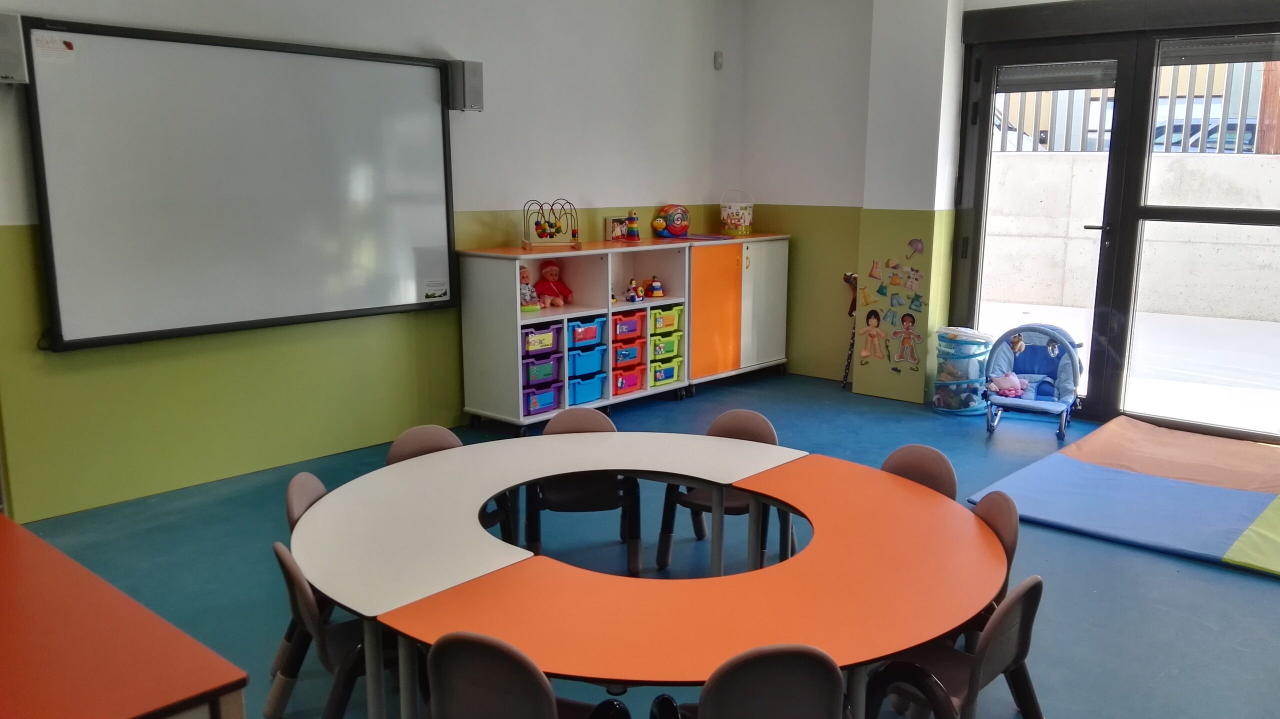 Mesa semicircular forma de U