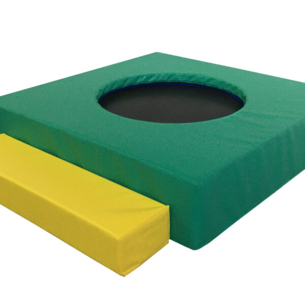 Trampolín con protección + escalón