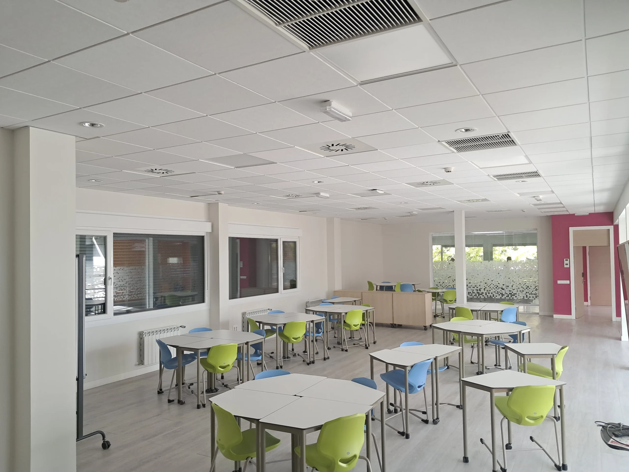mesas y sillas escolares ergonómicas