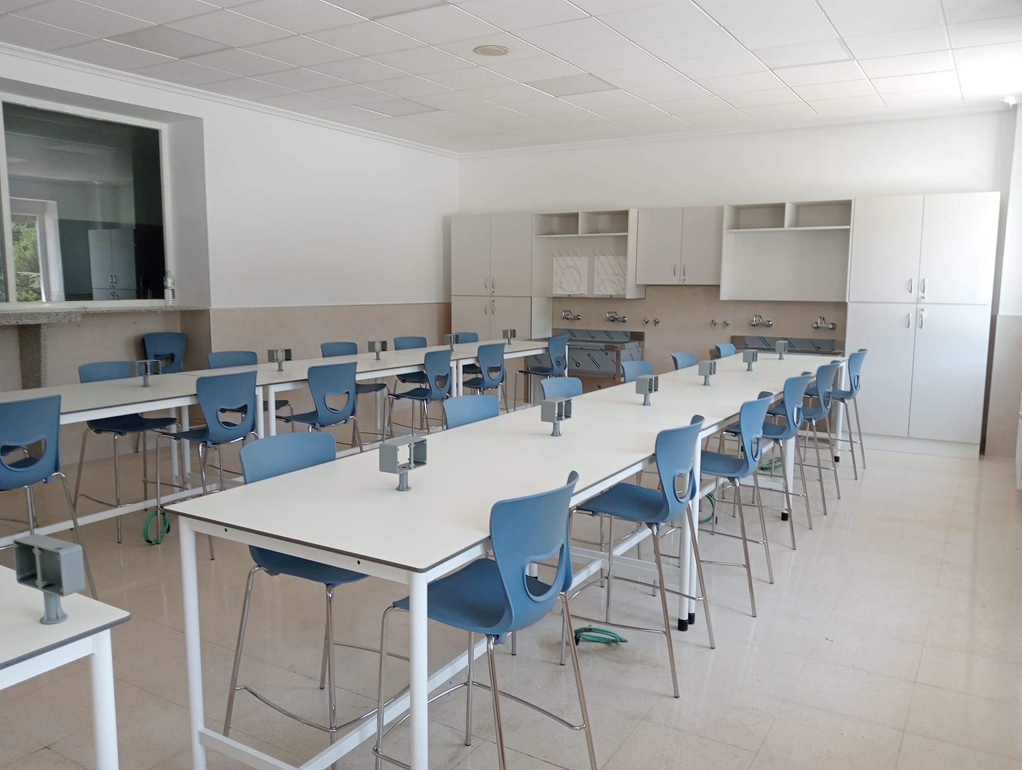 mesas para aula de universidad, sillas y mesas ergonómicas